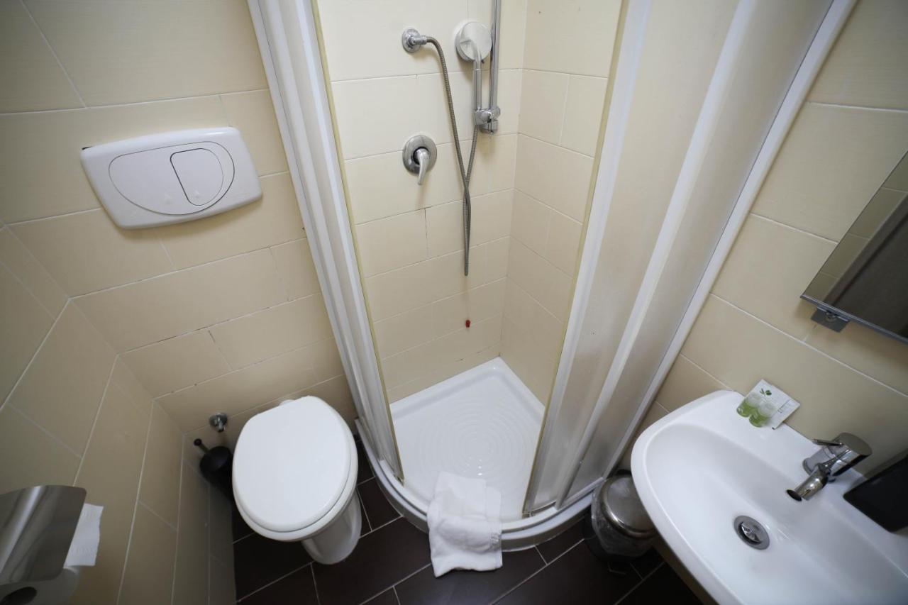 Kaydee Guesthouse Рим Экстерьер фото
