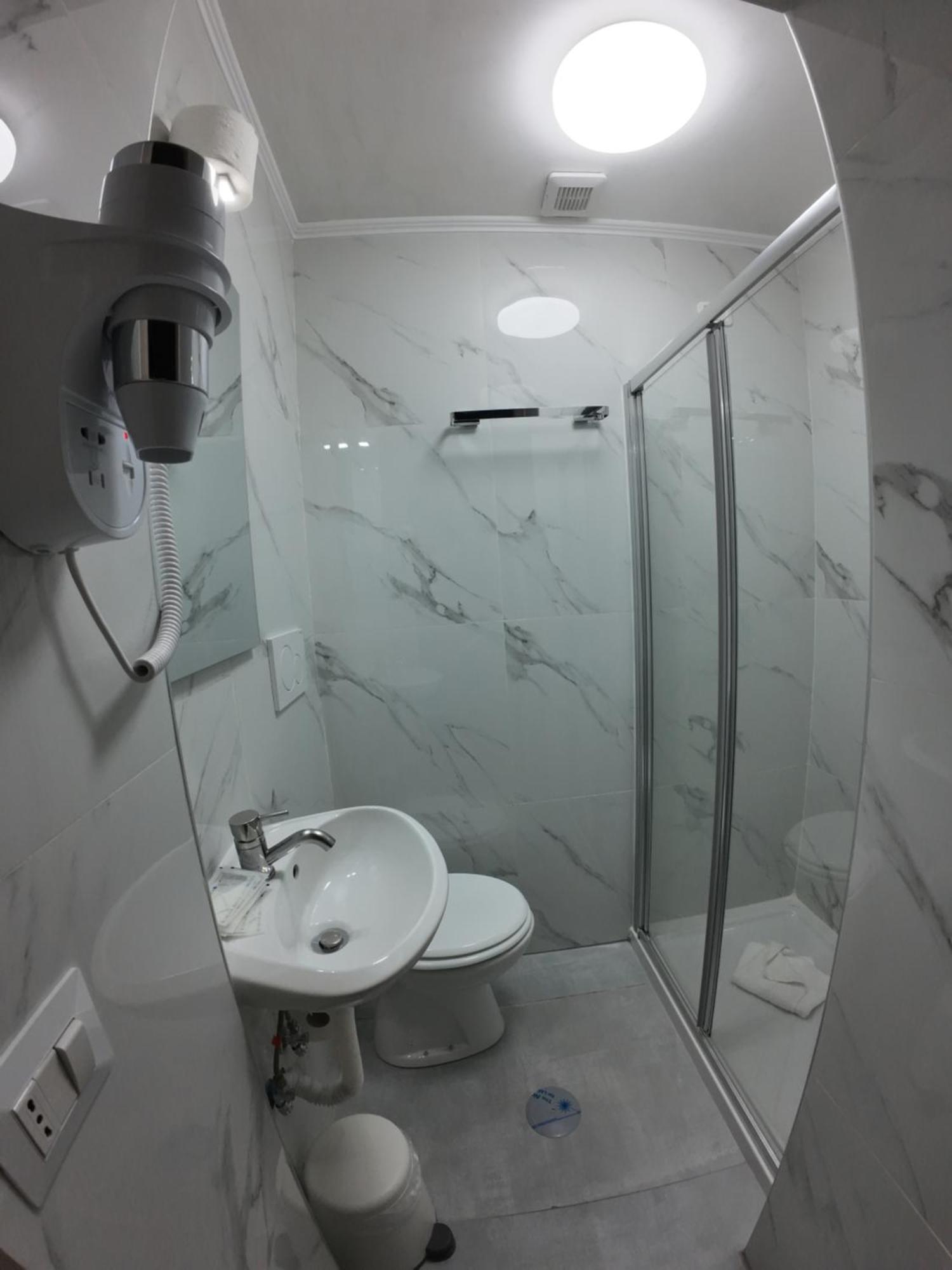 Kaydee Guesthouse Рим Экстерьер фото